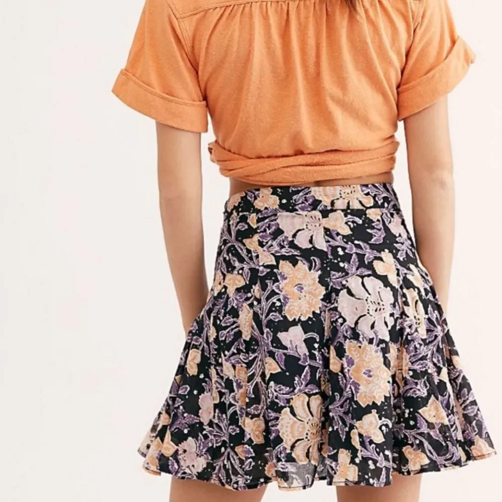 Free People -1912 End of The Island Floral‎ Skirt Black Combo Women's size 4